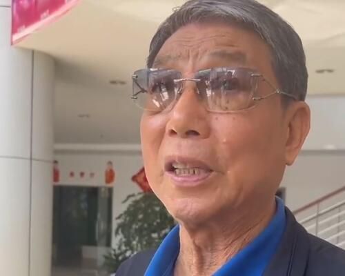 我回顾了去年主场对巴萨的比赛，我们毫无胜算，然后又看了再诺坎普的比赛，我们的机会更多。